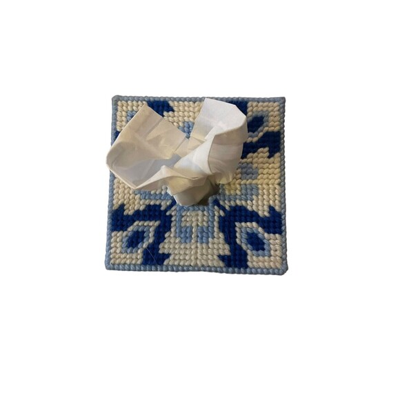 Plastic Canvas Needlepoint Tissue Box Covert Handmade Vintage  Delft Design - Picture 5 of 6